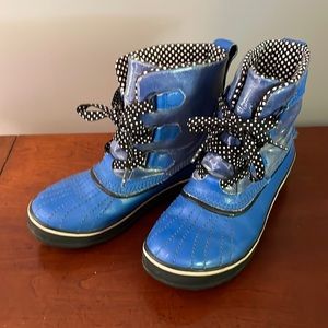Polka dot lining royal blue Sorel booties